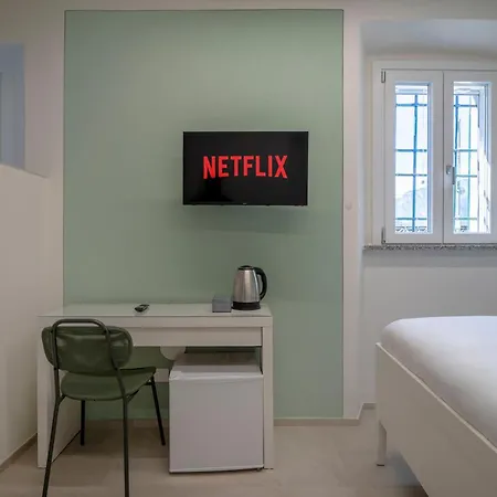 Le Finestre Sul - Front - Free Parking And Ac ゲストハウス Olginate