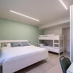 Le Finestre Sul - Front - Free Parking And Ac Гостевой дом Olginate